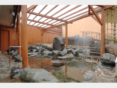 北投石露天岩風呂（東）