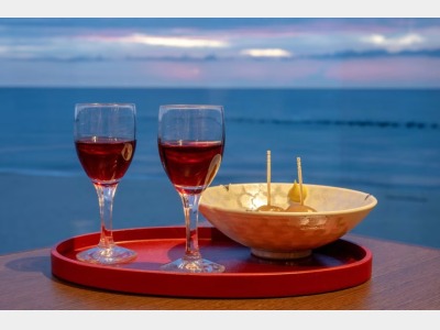 夕暮れワインと玉こんにゃく（イメージ）