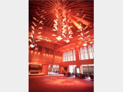 三層吹抜けロビー