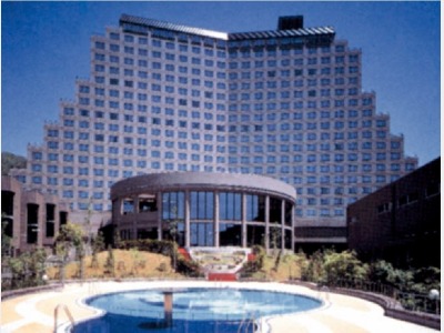 ウイングタワー外観