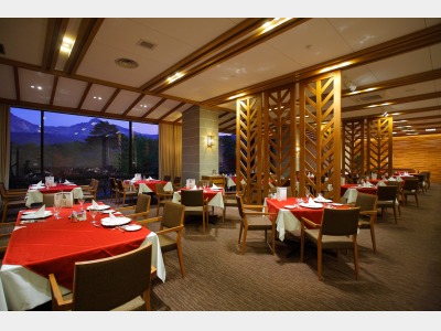 メインダイニング磐梯