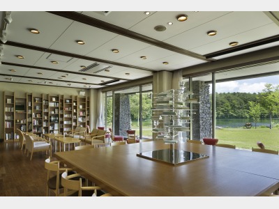 ライブラリーラウンジ