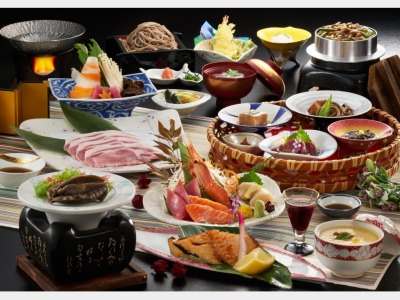 【お食事一例】活鮑の踊り焼きとホカホカ釜飯をご賞味下さい