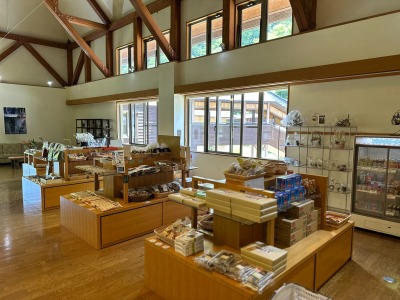 ロビー・売店付近