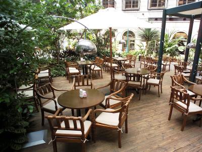 カフェ＆バー（プラザ）