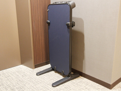 ズボンプレッサー　4Fランドリールーム前に設置しております