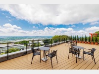 ���E���W