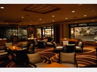 ���E���W