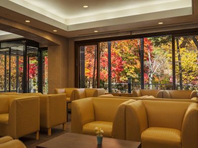 ロビー（紅葉時期）