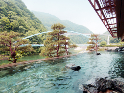 女性露天風呂「嬉四季湯」