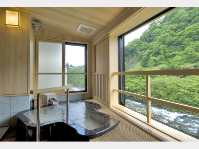 露天風呂付客室「至福の間」金運の間　露天風呂　