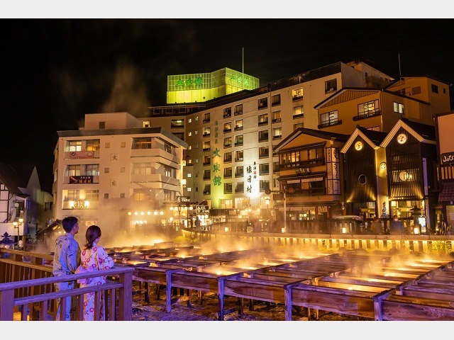 草津温泉　大東舘 外観と湯畑夜景