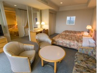 和洋室または洋室 シャトー館客室(一例)