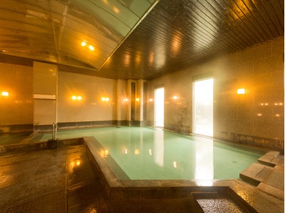 湯畑源泉を引く温泉大浴場「うたたねの湯」男性浴場