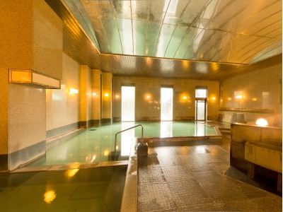 湯畑源泉を引く温泉大浴場「うたたねの湯」男性浴場