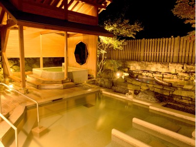 湯畑源泉を引く露天風呂「だんらんの湯」女性浴場