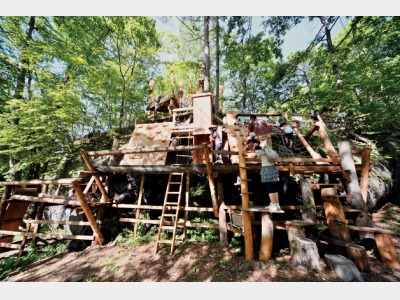 わくわく大冒険の森（断崖絶壁）