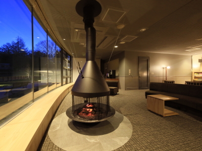 【ラウンジ】ワンちゃんとお寛ぎいただけます　※マナーウェア必須