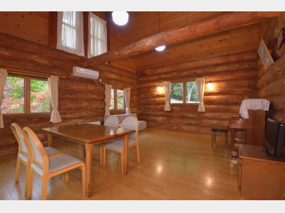 ログハウス（ピアノ付き）