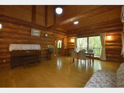 ログハウス（ピアノ付き）