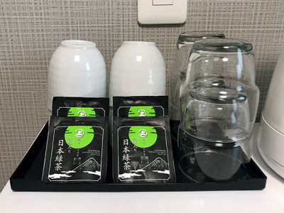 グラス（全部屋完備）お茶は1Fロビーにございます
