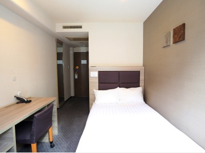 プチダブルルーム　12㎡　シモンズベッド　清潔デュベスタイル　カップル利用でリーズナブルに