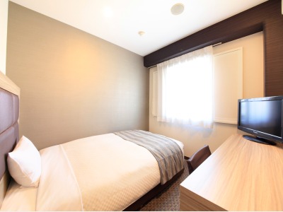 シングルルーム　12㎡　シモンズベッド　清潔デュベスタイル