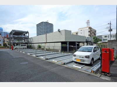 駐車場は予約制の全40台駐車可能。こちらは5ナンバー専用の駐車場。1泊800円！