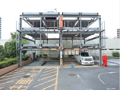 ３ナンバーも駐車可能な立体駐車場がございます。最長10時から翌15時までで800円！