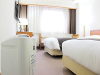 ��C����@