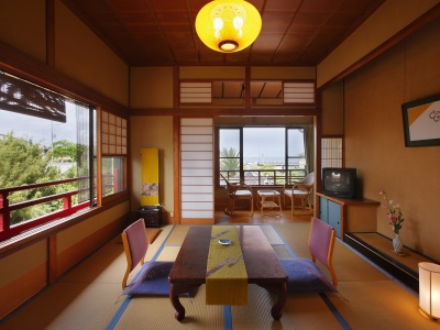 和風レトロな和室トイレ付