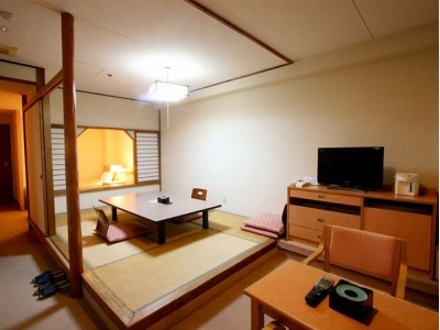 和洋室　６畳＋２ベッド