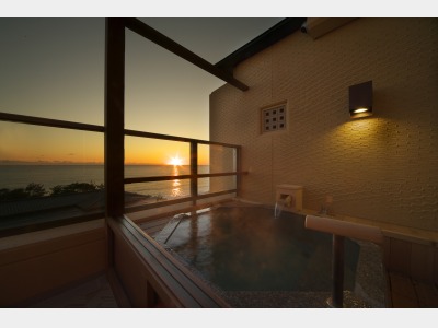 客室露天風呂と日の出 イメージ
