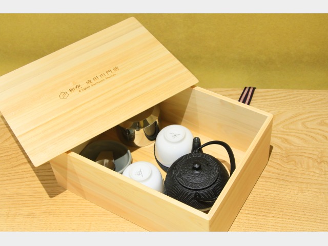 �q���A���j�e�B�@