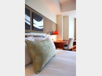 �x�b�h���[��