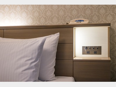 スーペリアルームベッドサイドコンセント（一例）