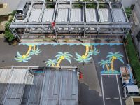 �@�B���̗��̒��ԏ�ł�