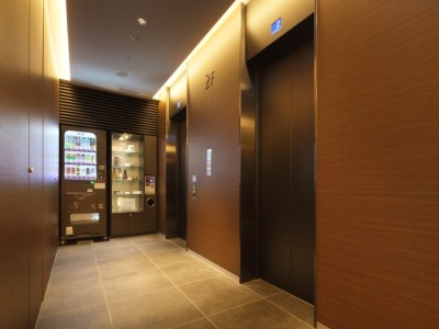 フロント階エレベータホール