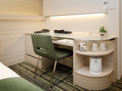 コンフォートシングル／ダブル(デスク周辺)