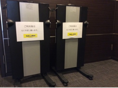 ズボンプレッサー（各フロアにあり）