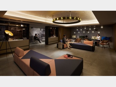 ＜ロビーラウンジ＞現代アートや文化を通して銀座という土地を感じられる、くつろぎ空間を実現