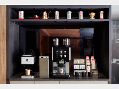 ＜コーヒーカウンター＞コーヒー好きには堪らない本格コーヒーをご用意。お好きなだけお楽しみください