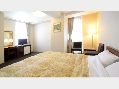 【デラックスダブルルーム】23㎡・ベット幅200cm