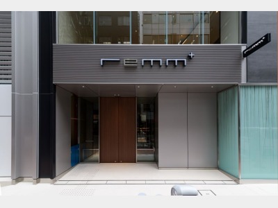 メインエントランス（昼）正面
