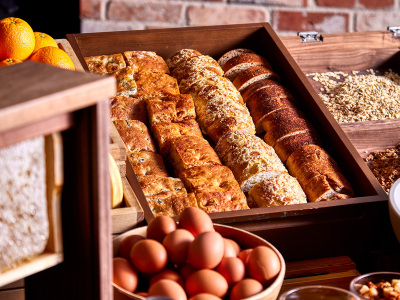 【朝食】カジュアル・ブレックファスト・ビュッフェ（半熟ゆで卵、オートミールやグラノーラ）　※イメージ