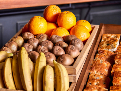 【朝食】カジュアル・ブレックファスト・ビュッフェ（新鮮丸ごと季節のフルーツ）※イメージ