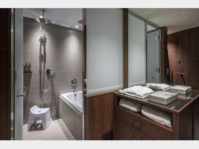 �����i���j