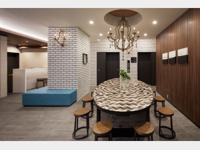 ＜ロビー＞解放感あるロビーでご朝食をお楽しみください