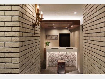 ＜ロビー＞フレンドリーなスタッフが、皆さまのご旅行をサポートします