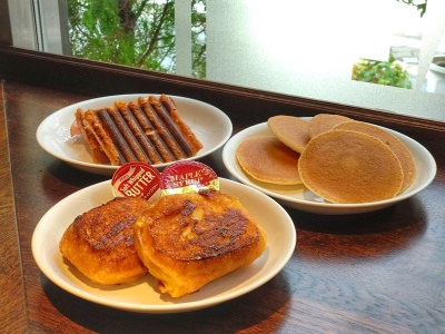 朝食「お好きな食材でサンドイッチを焼いて作ることができます！」